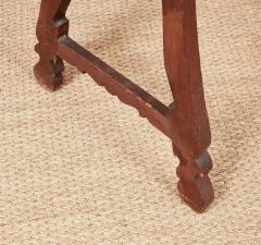 Late 17th c Italian Walnut Side Table with Scalloped Front - 4341503