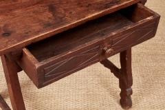 Late 17th c Italian Walnut Side Table with Scalloped Front - 4341504