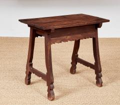 Late 17th c Italian Walnut Side Table with Scalloped Front - 4341505