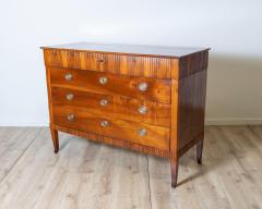 Late 18th Century Italian Directoire Chest of Drawers in Walnut Veneto Region - 4205551