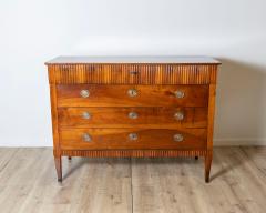 Late 18th Century Italian Directoire Chest of Drawers in Walnut Veneto Region - 4205603