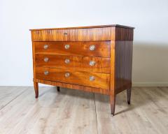 Late 18th Century Italian Directoire Chest of Drawers in Walnut Veneto Region - 4205606