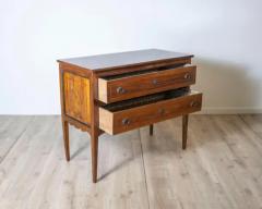 Late 18th Century Small Neoclassical Chest of Drawers - 4146703