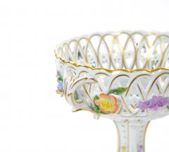 Late 19th Century German Porcelain Reticulated Floral Centerpiece Bowl - 4553172