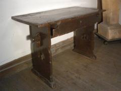 Late Gothic Swiss Early 17th Century Rustic Walnut Table - 670673