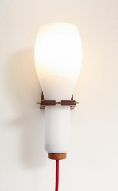 Louis Christiaan Kalff Single Scandinavian teak and white opaline sconce 1960s - 998134