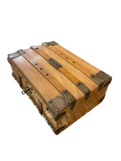 Louis Vuitton 1900s Decorative trunk candy box - 4587106