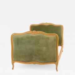 Louis XV style day bed with green velvet upholstered headboard and footboard - 1887998