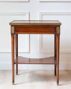 Louis XVI Style Writing Table in Walnut with Leather Top and Bronze Details - 4507193