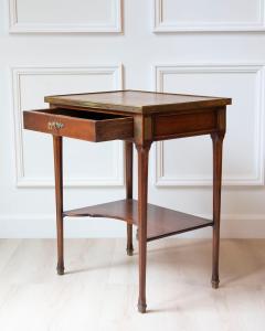Louis XVI Style Writing Table in Walnut with Leather Top and Bronze Details - 4507195