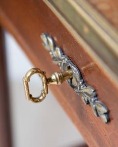 Louis XVI Style Writing Table in Walnut with Leather Top and Bronze Details - 4507301