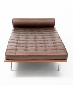 Ludwig Mies Van Der Rohe Barcelona Chaise Couch in Brown Leather by Ludwig Mies van der Rohe - 1169625