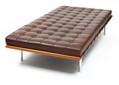 Ludwig Mies Van Der Rohe Barcelona Chaise Couch in Brown Leather by Ludwig Mies van der Rohe - 1169631