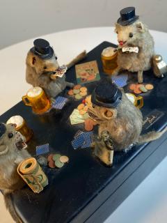 MID CENTURY ADORABLE BOX WITH DIORAMA OF GENTLEMEN MICE PLAYING CARDS ON TOP - 1878163