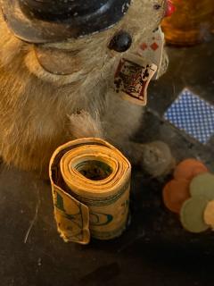 MID CENTURY ADORABLE BOX WITH DIORAMA OF GENTLEMEN MICE PLAYING CARDS ON TOP - 1878166