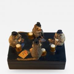 MID CENTURY ADORABLE BOX WITH DIORAMA OF GENTLEMEN MICE PLAYING CARDS ON TOP - 1883258