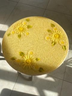 MID CENTURY DAISY AND PEBBLE RESIN TABLE - 2413940