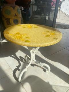 MID CENTURY DAISY AND PEBBLE RESIN TABLE - 2414016