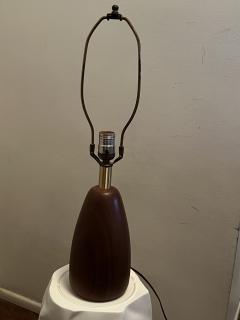 MID CENTURY MODERNIST WOOD LAMP - 3913584