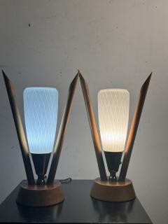 MID CENTURY PAIR OF WOOD LINE DESIGN WHITE GLASS SHADE LAMPS - 4319294