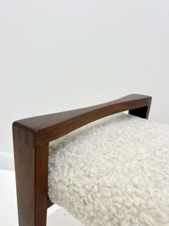 MID CENTURY WALNUT ARMED BENCH - 4493580