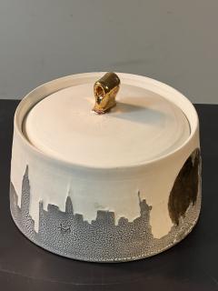 MODERN SCAVO CERAMIC NEW YORK CITY SKYLINE LIDDED BOX - 3319320