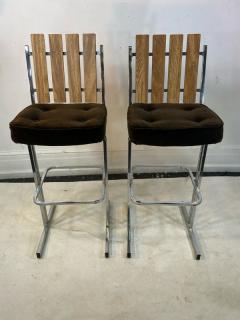 MODERNIST PAIR OF SLATTED CHROME SWIVEL BAR STOOLS - 1961327