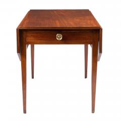 Massachusetts Hepplewhite drop leaf Pembroke table 1790 1810  - 3012962