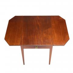 Massachusetts Hepplewhite drop leaf Pembroke table 1790 1810  - 3012971