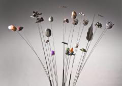 Metal vase with assorted set of hat pins - 4825440
