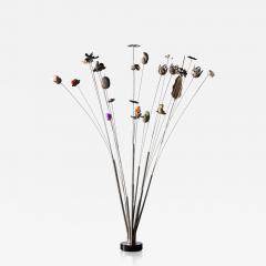 Metal vase with assorted set of hat pins - 4825539