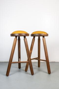 Micheal Rozell Pair of Michael Rozell Studio Bar Stools Figured Walnut and Leather - 1460291