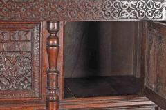 Mid 17th Century Carved Oak Press Cupboard - 4576682