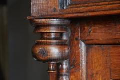 Mid 18thc Welsh oak cwpwrdd tridarn of superb patina - 4787622