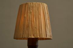 Mid Century Accent Table Lamp in Solid Oak and Patinated Brass with Raffia Shade - 4526519