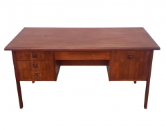 Mid Century Danish Modern Double Sided Executive Desk in Teak - 2547826