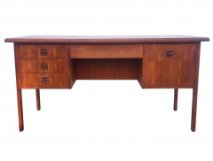 Mid Century Danish Modern Double Sided Executive Desk in Teak - 2547829