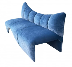 Mid Century Italian Post Modern Curved Sculptural Sofa in Blue Velvet - 2527963