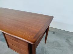 Mid Century Modern Scandinavian Wooden Desk - 2964394