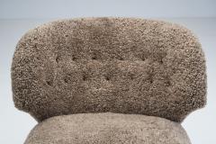Mid Century Scandinavian Lounge Chair in Sheepskin Scandinavia ca 1950s - 2383773