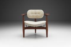 Mid Century Tripod Shell Armchair Europe ca 1960s - 2605915