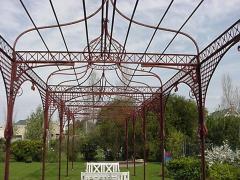 Mid Victorian Moorish wrought cast iron pergola or decorative garden structure - 4189875