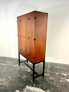 Milo Baughman Milo Baughman Cabinet in Walnut and Black Lacquer for Directional - 3626783