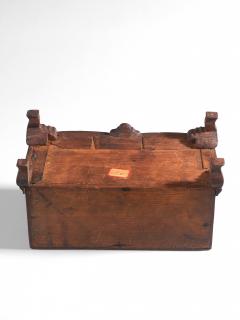 Miniature reverse serpentine front valuables chest - 3874449