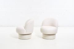 Modern Drama Pouf Swivel Chairs in White Boucle - 2519154