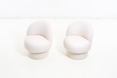 Modern Drama Pouf Swivel Chairs in White Boucle - 2519155