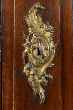 Monumental 17th Century Dutch Cabinet in Sculpted Oak - 4581643