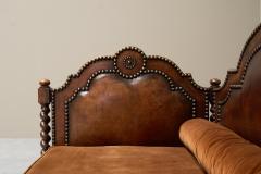 Monumental Sofa in Patinated Brown Leather Studs and Velvet Late 19th Century - 4582497