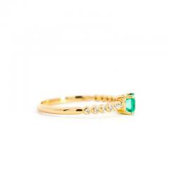 Natural Emerald Square Cut Thin Ribbed Band Stacking Ring in 18K Yellow Gold - 3513227