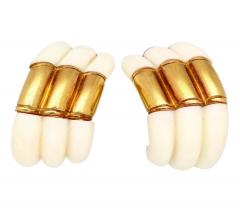 Natural White Agate Clip On Retro Earrings in 18K Yellow Gold - 3504786